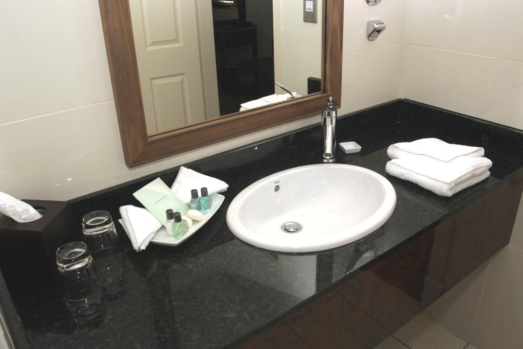 Vaughan Lodge Hotel ลาฮินช์ ภายนอก รูปภาพ