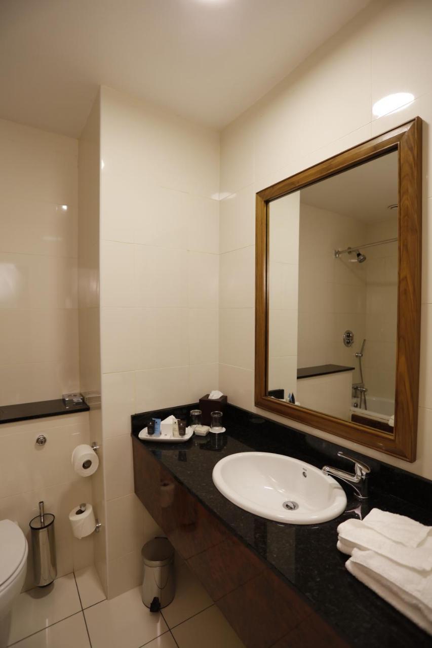 Vaughan Lodge Hotel ลาฮินช์ ภายนอก รูปภาพ